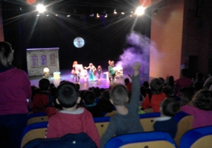 Fotografías XXIII Muestra de Teatro. Representación para Centros Educativos Obra: Brujas, madrinas y el Cofre de los deseos. Año 2017